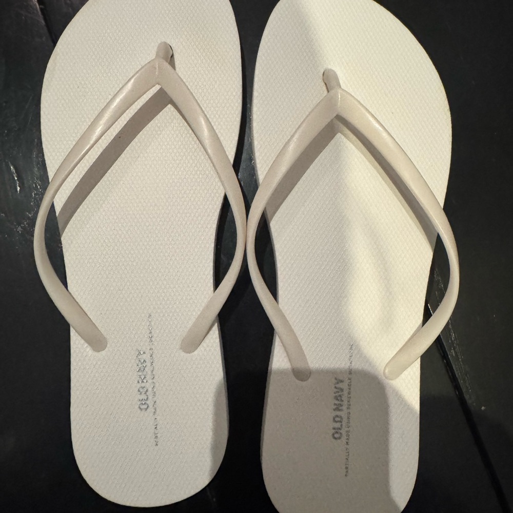 Old Navy Women's White Flip Flops